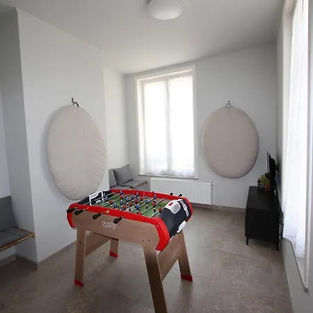 Chateau In Champagne Views *