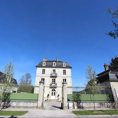 Chateau In Champagne Views 塞纳河畔巴尔