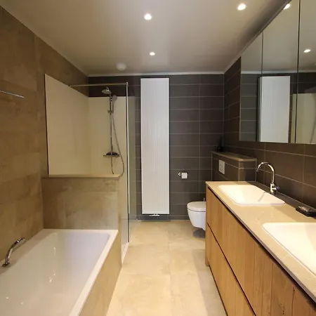 Chateau In Champagne Views * 塞纳河畔巴尔